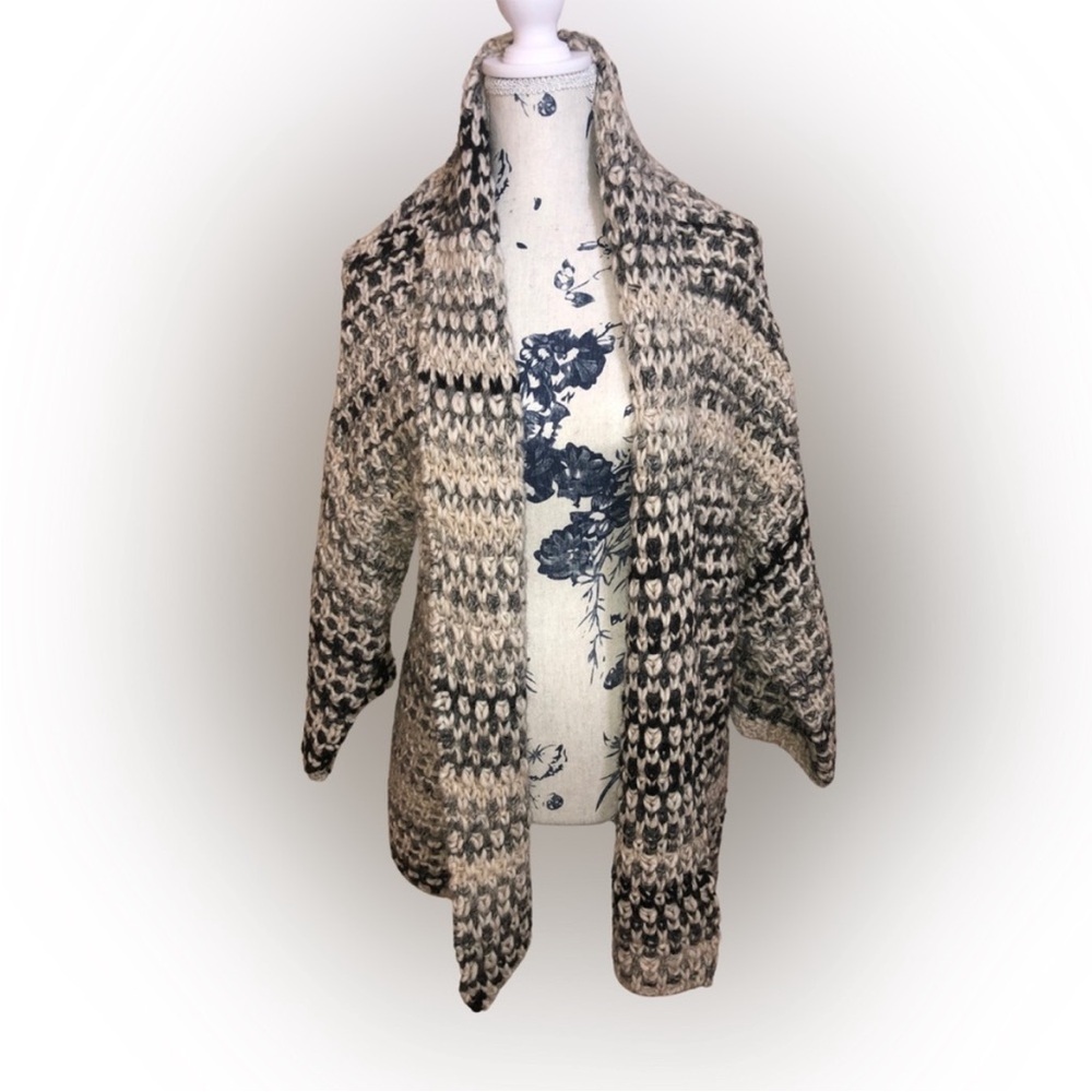 Italian Elsamanda Knit 3/4 Sleeve Cardigan
Sweater - Size Large NWT